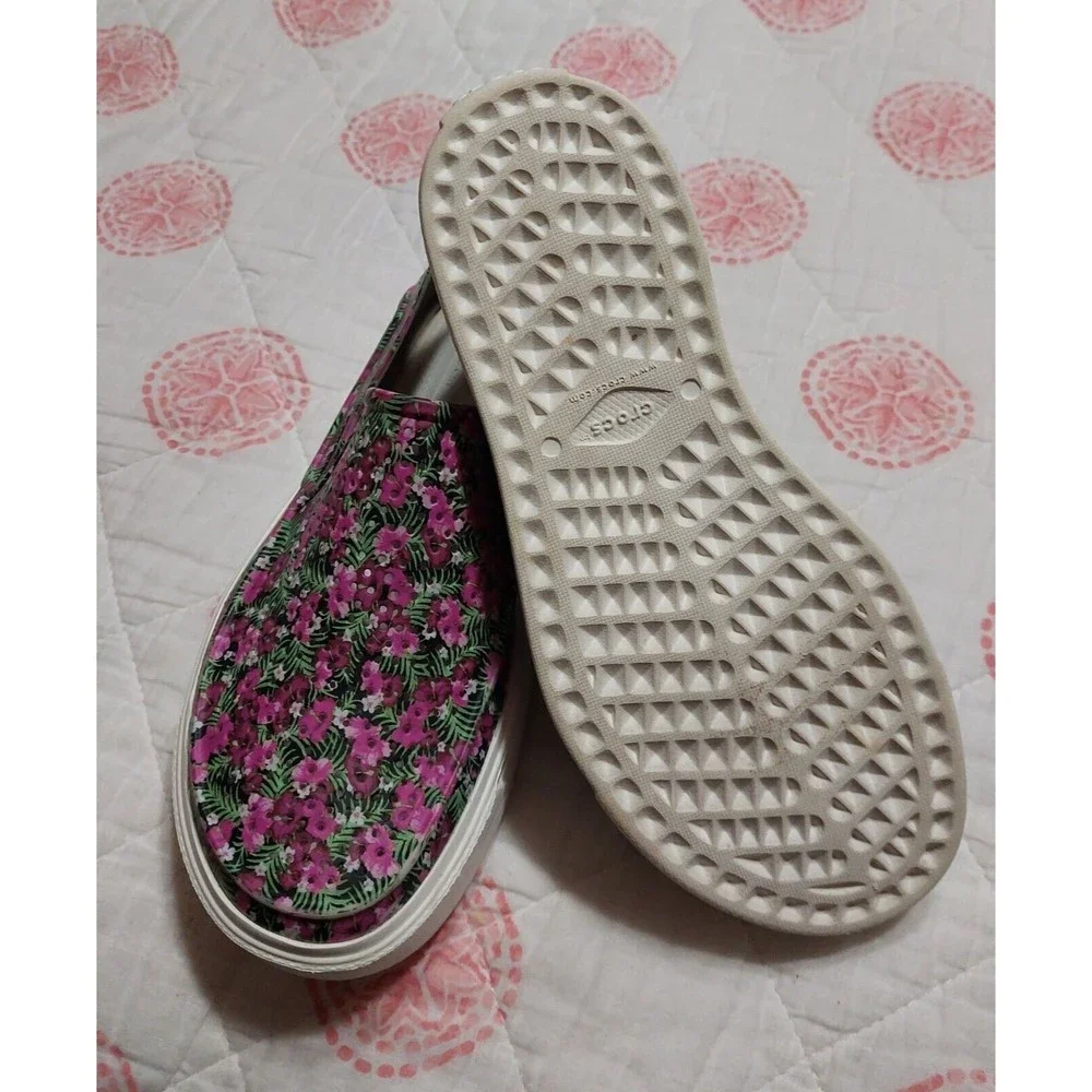 crocs kids Size 9M,floral, Comfort, Excellent Condiction.